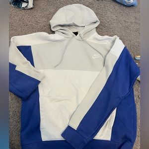 purple and white Nike sweatshirt with hoodie and pockets